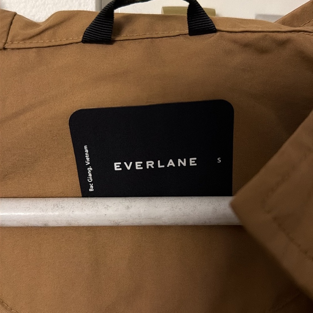 Everlane Two-Tone Hooded Trench Coat in Tan and Light Tan - Picture 3 of 3